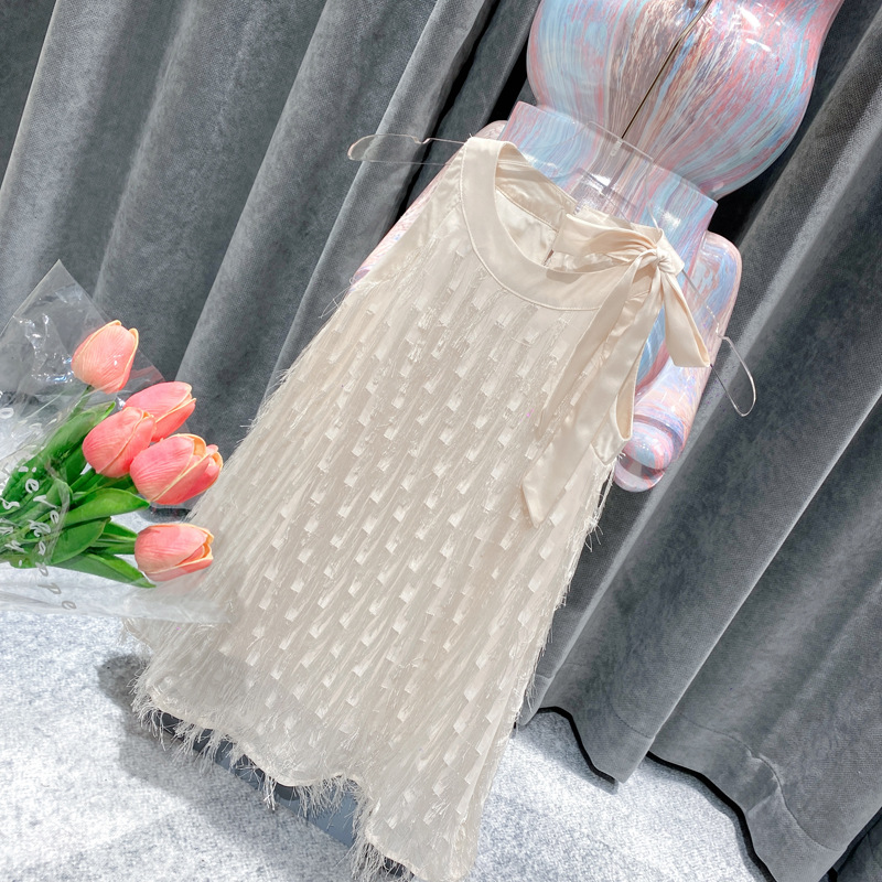 Family matching white fringe dresses for mom and daughter outdoor look